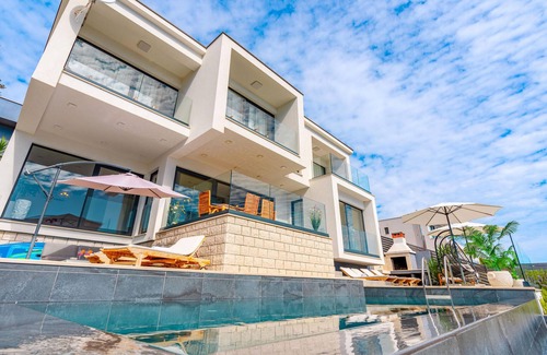Blato House | Discover 3 Bedroom Accommodation in Blato with Private Pool