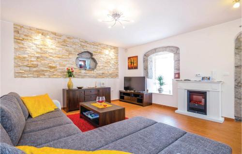 Bregi House | Exceptional 3 Bedroom Home in Bregi with Pool & Pets Welcome