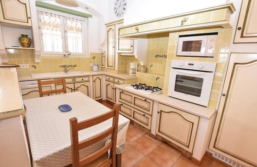 Cairanne House | Exceptional 5-Bedroom Accommodation in Scenic Cairanne