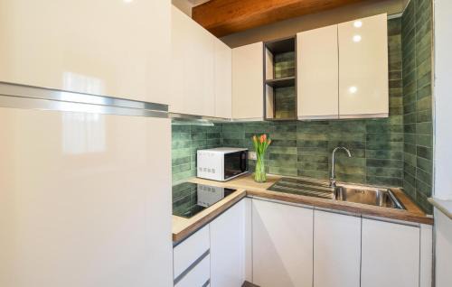 Castel Focognano House | Cozy 2 Bedroom Retreat in Castel Focognano with Pool