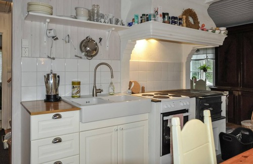 Charlottenberg House | Cozy 2-Bedroom Retreat with Lake View in Charlottenberg
