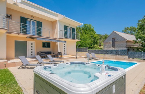 Velika Cista House | Elegant 5-Bedroom Retreat in Cista Velika with Spa & Pool