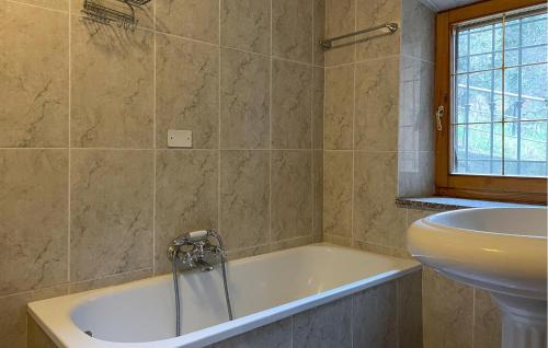 Prota House | Cozy Home in Comano with Kitchenette for Families and Pets