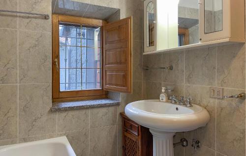 Prota House | Cozy Home in Comano with Kitchenette for Families and Pets