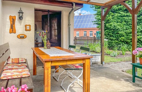 Dabel House | Embrace Nature in Cozy Dabel House with Oceanfront Views