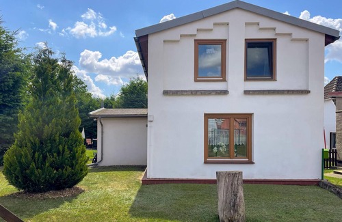 Dabel House | Embrace Nature in Cozy Dabel House with Oceanfront Views
