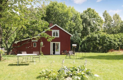 Dals Rostock House | Idyllic Lake View Cottage with Spa & Family-Friendly Amenities