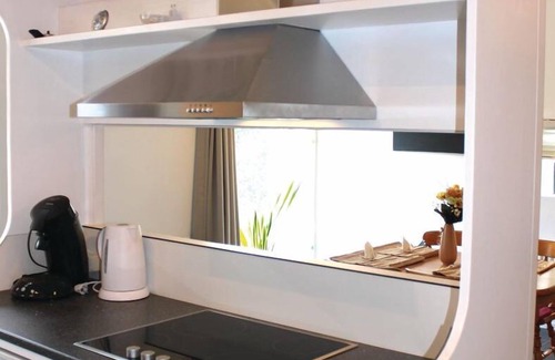 Stadsdam House | Spacious 3 Bedroom Getaway in De Meern with Lake View