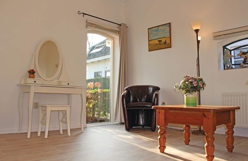 Stadsdam House | Spacious 3 Bedroom Getaway in De Meern with Lake View