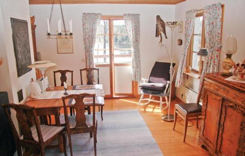 Dingle House | Inviting Dingle Retreat with Scenic Lake Views