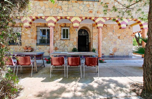Dona Mencia House | Relaxing Two-Story Cottage with Private Pool and Spa
