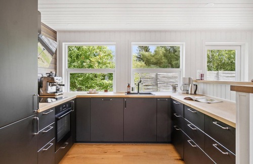 Dronningmolle House | Spacious 3 Bedroom Retreat with Oceanfront Views in Dronningmølle