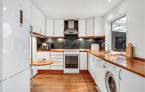 Dronningmolle House | Welcoming Home in Dronningmølle with Family-Friendly Kitchen