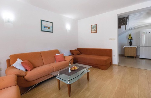 Duba House | Relax in Duba: Cozy Cottage with Ocean and Lake Views