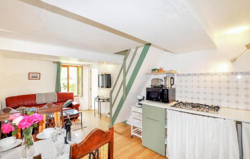 Dun House | Inviting 2 Bedroom Home in Dun with Pool & Pet-Friendly