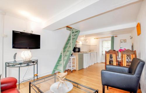 Dun House | Inviting 2 Bedroom Home in Dun with Pool & Pet-Friendly