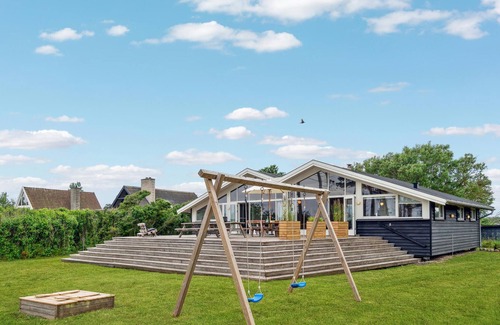 Elsegarde Strand House | Practical Cottage with Oceanfront Views Steps from the Beach