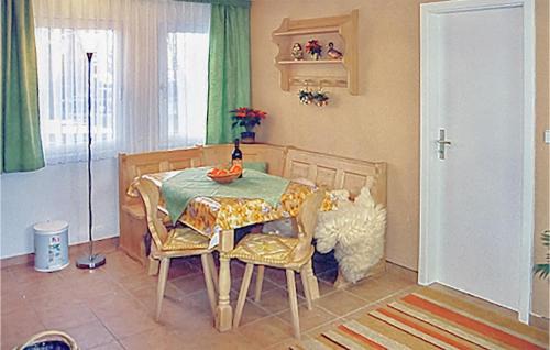 Sußebach House | Cozy Home in Eichigt-Ot Süssebach with Family-Friendly Kitchen