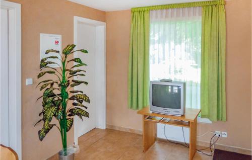 Sußebach House | Cozy Home in Eichigt-Ot Süssebach with Family-Friendly Kitchen