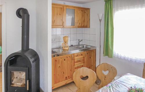 Sußebach House | Cozy Home in Eichigt-Ot Süssebach with Family-Friendly Kitchen