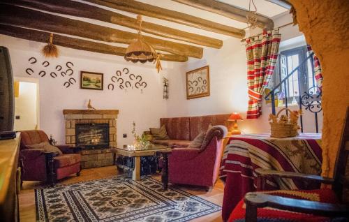 Castillo de Locubin House | Cozy Stay in Castillo De Locubin with Family-Friendly Perks