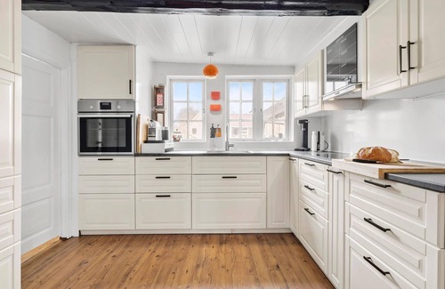 Horne House | Relaxing Retreat in a Half-Timbered House by the Ocean