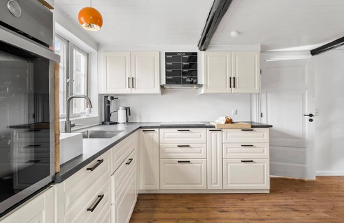 Horne House | Relaxing Retreat in a Half-Timbered House by the Ocean