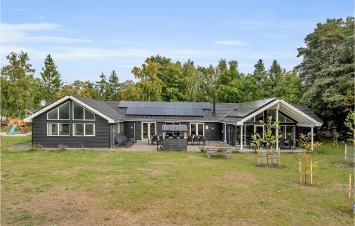 Frederiksvaerk House | Ideal Home in Frederiksværk with Private Pool and Kitchen