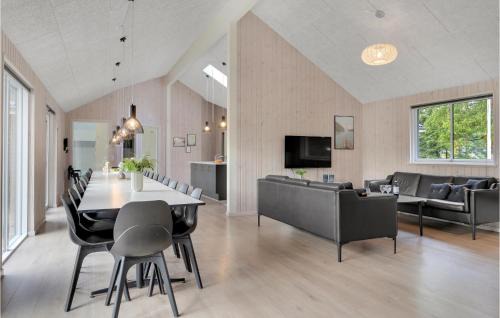 Frederiksvaerk House | Ideal Home in Frederiksværk with Private Pool and Kitchen