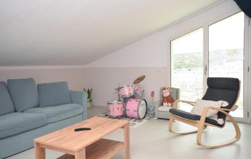 Giarratana House | Inviting Home in Giarratana with Pool and Kitchenette