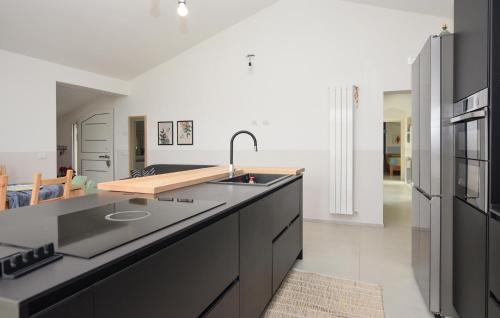 Giarratana House | Inviting Home in Giarratana with Pool and Kitchenette