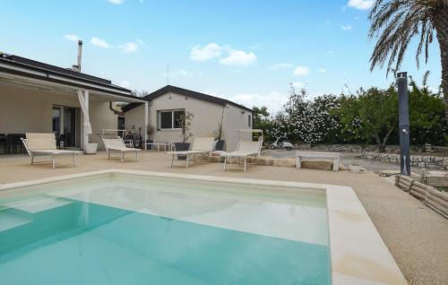 Giarratana House | Inviting Home in Giarratana with Pool and Kitchenette