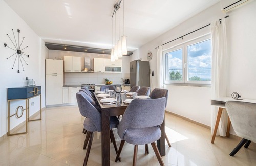 Sveti Filip i Jakov House | Family-Friendly Getaway with Pool and Summer Kitchen