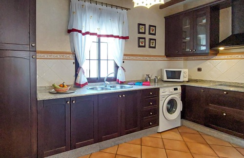 Grazalema House | Relaxing 3 Bedroom Retreat in Grazalema with Spa Access