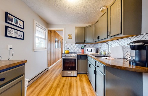 Conway House | Charming Retreat with Gas Stove & Scenic Views – Pets Welcome