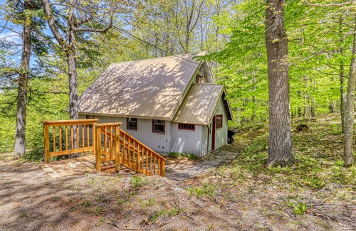 Conway House | Charming Retreat with Gas Stove & Scenic Views – Pets Welcome