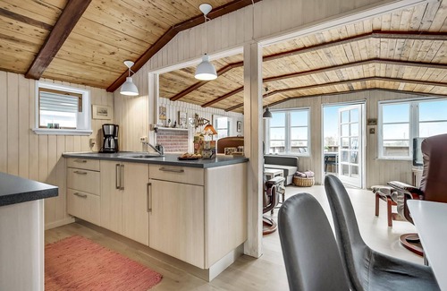 Grena Strand House | Cozy Beach House with Ocean Views and Spa Amenities
