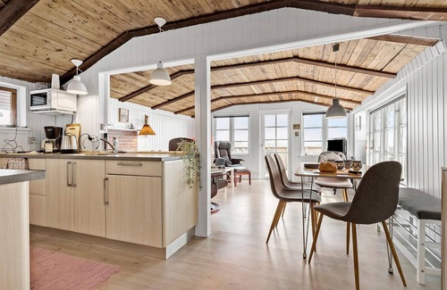 Grena Strand House | Cozy Beach House with Ocean Views and Spa Amenities