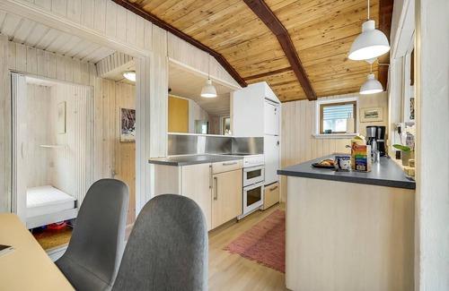 Grena Strand House | Cozy Beach House with Ocean Views and Spa Amenities