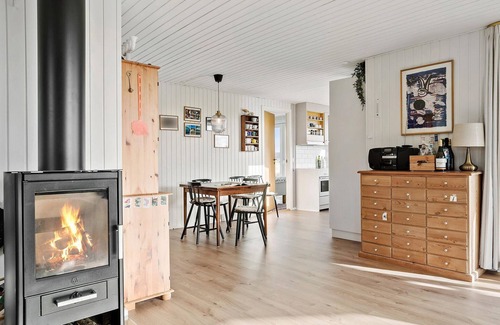 Vikær Strand House | Relax by the Sea: Family-Friendly Vacation Home with Spa