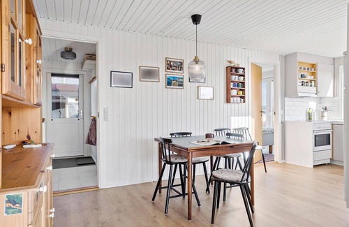 Vikær Strand House | Relax by the Sea: Family-Friendly Vacation Home with Spa