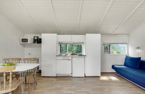 Hampen House | Unwind by Hampen Lake Surrounded by Nature's Beauty