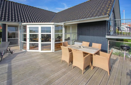 Hejlsminde Strand House | Top-Rated 2 Bedroom Getaway in Hejls with Ocean View