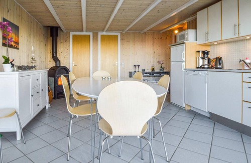 Bork Havn House | Spacious 3 Bedroom Retreat with Ocean Views in Hemmet