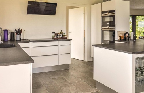 Hesselager House | Relaxing 4 Bedroom Retreat with Ocean View in Hesselager
