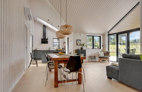 Horve House | Enjoy a Relaxing Vacation at Havnsø Strand Retreat