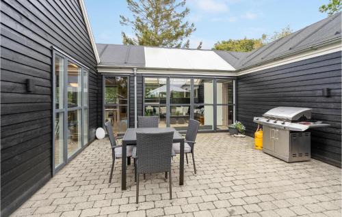 Trend House | Inviting Home in Løgstør with Kitchen and Pet-Friendly Amenities