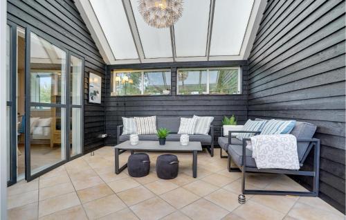 Trend House | Inviting Home in Løgstør with Kitchen and Pet-Friendly Amenities