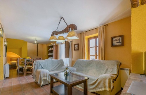 La Cardenchosa House | Relaxing Vacation Home with Private Pool in La Cardenchosa