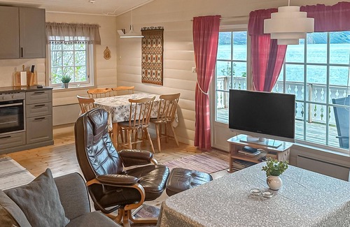 Brekke House | Scenic Cottage with Panoramic Views of Sognefjord